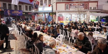 Ayvalık’ta iftara binlerce kişi katıldı
