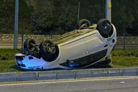 Bursa’da takla atan otomobildeki 2 kişi yaralandı