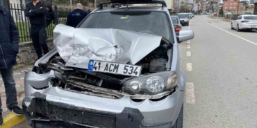 Otomobil park halindeki kamyonete çarptı: 1 çocuk yaralandı