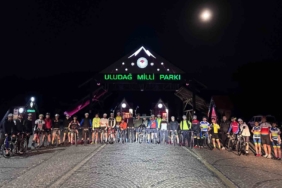 Bursalı bisikletçilerden iftar sonrası Uludağ tırmanışı