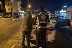 Maltepe’de taksi ve minibüs şoföründen peş peşe ihlal kamerada