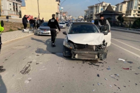 Kocaeli’de 2 otomobil çarpıştı: 1 yaralı