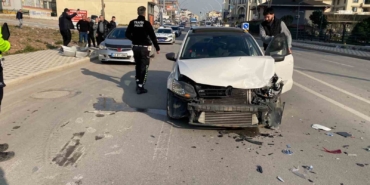 Kocaeli’de 2 otomobil çarpıştı: 1 yaralı