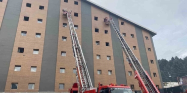 Uludağ’daki Kervansaray Otel yangınında 3 kişi dumandan etkilendi