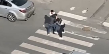 Trafikte kavga etti, ardından arabayla çarpıp kaçtı