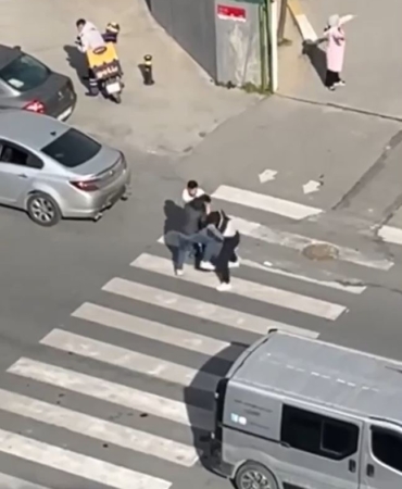 Trafikte kavga etti, ardından arabayla çarpıp kaçtı