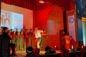 Edirne’de lise öğrencilerinin zafer gösterisi ilgiyle izlendi