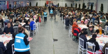 Esenyurt Belediyesi, binlerce vatandaşı iftar sofralarında bir araya getirdi
