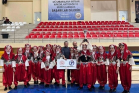 Gazimihal Ortaokulu Halk Oyunları Ekibi, il birincisi oldu