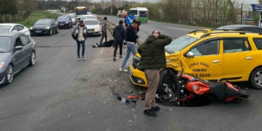 Taksiyle çarpışan motosikletin sürücüsü ağır yaralandı