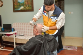 Esenyurt Belediyesi’nden yaşlı ve engellilere evde kişisel bakım ve kuaför hizmeti