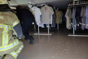 Giyim mağazasının tavanı çöktü