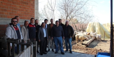 Büyükmandıra’da yangında hayvanlarını kaybeden besiciye destek sağlandı