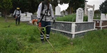 Bursa’da mezarlık ve camiler bayrama hazır