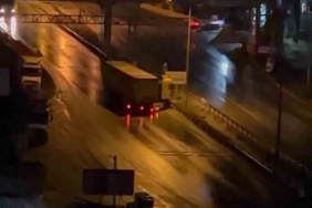 Yağış sebebiyle tır kaydı, trafik aksadı