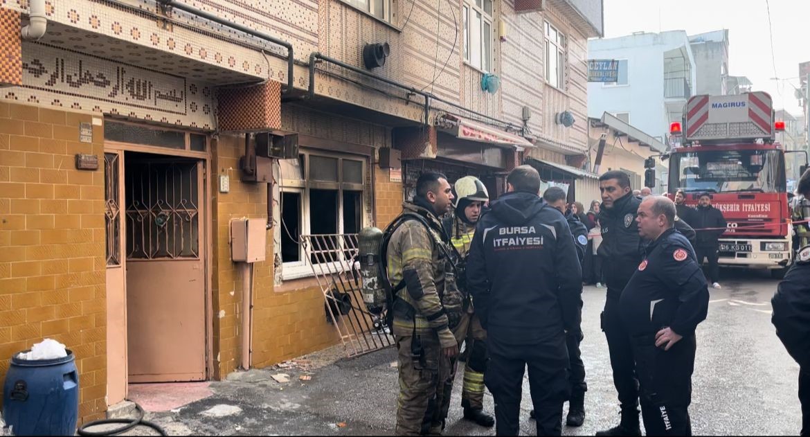 Bursa’da yangında can pazarı...2 si çocuk 4 kişi kurtarıldı