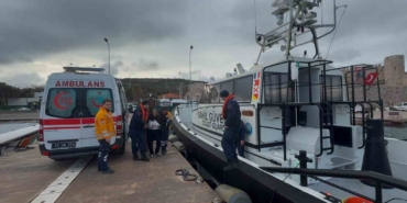 Bozcaada’da omzu çıkan yaşlı kadın Sahil Güvenlik ekiplerince tahliye edildi