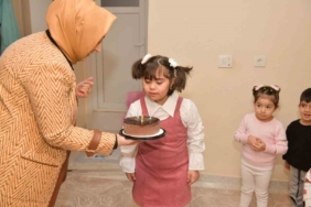 Esenyurt’ta down sendromlu Ecrin’e doğum günü sürprizi