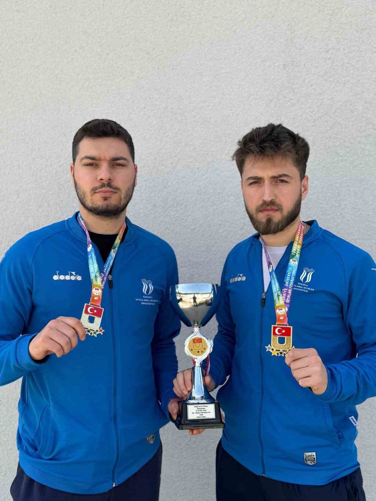 Sakarya Büyükşehir’in karatecileri Manisa’da şampiyon oldu