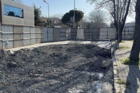 Bakırköy’de bir hafta önce çöken ve yapılmayan yol vatandaşı isyan ettirdi