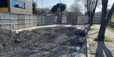 Bakırköy’de bir hafta önce çöken ve yapılmayan yol vatandaşı isyan ettirdi