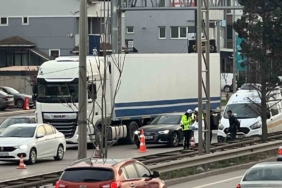 D-100’de tırın altında kalan motosiklet sürücüsü hayatını kaybetti