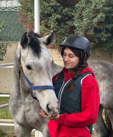 Kadınlar "dizginleri" ele aldı