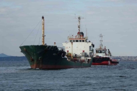 Çanakkale Boğazı’nda karaya oturan tanker kurtarıldı