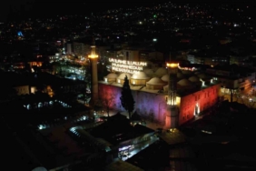 Ulu Cami’nin Ramazan mahyası değişti