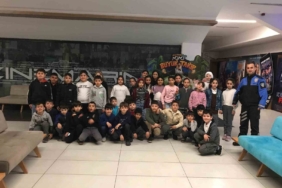 Çorlu polisinden öğrencilere sinema sürprizi