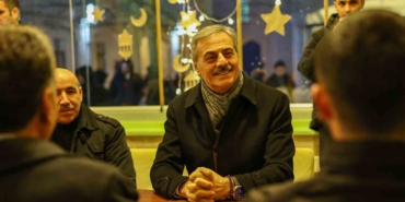 Başkan Alemdar, iftarını gençlerle birlikte açtı: "Her zaman yanınızdayız"