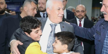 Başkan Bozbey’den gençlere halı saha müjdesi