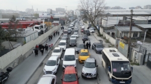 Sultangazi’de mezarlık yolunda kilometrelerce trafik oluştu