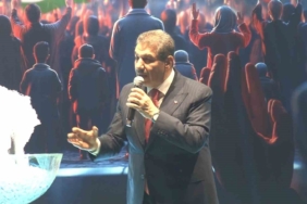 Esenler Belediye Başkanı M. Tevfik Göksu, Kadir Gecesi’nde "10 Bin Hatim, 100 Bin Dua" programında konuştu