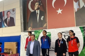 Bayanlar Güreş turnuvasında Büyükşehirli sporculardan 7 madalya