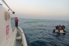 Ayvalık’ta Sahil Güvenlik 18 düzensiz göçmen yakaladı