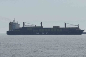 Bakırköy’de karaya oturan gemiyi kurtarma çalışmaları devam ediyor