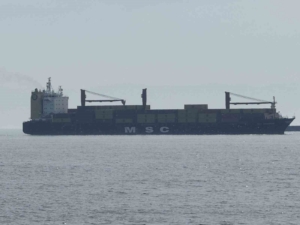 Bakırköy’de karaya oturan gemiyi kurtarma çalışmaları devam ediyor