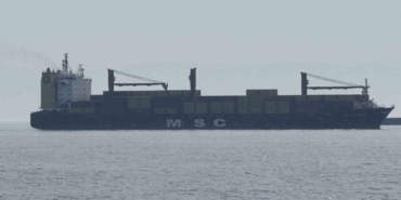 Bakırköy’de karaya oturan gemiyi kurtarma çalışmaları devam ediyor