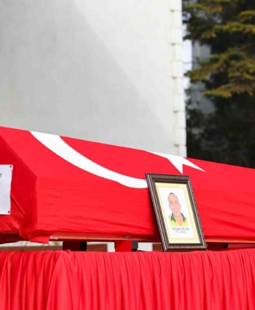 Görevi esnasında kalp krizi geçiren polis memuru törenle memleketine uğurlandı