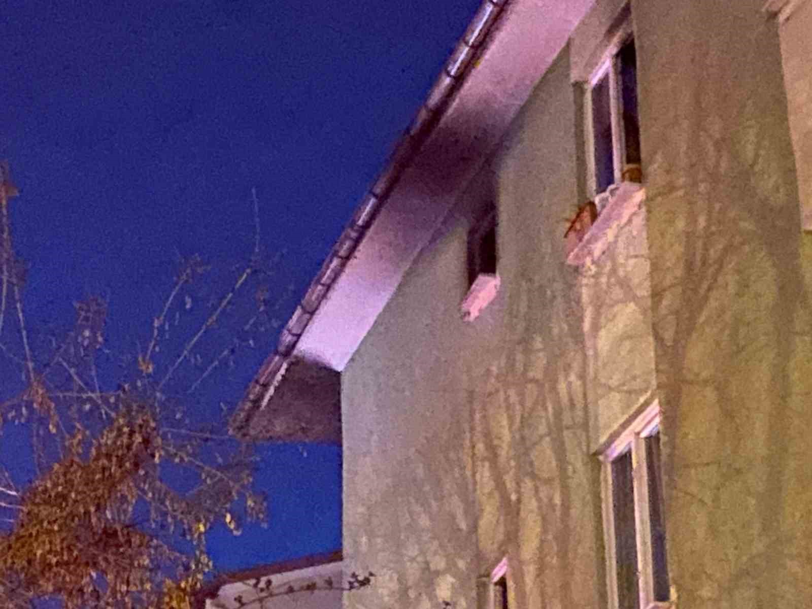 Sahura kalkan aile fark etti: 5 katlı binada korkutan yangın