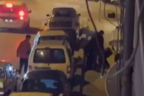 Aralarına aldığı kişiyi böyle darp ettiler