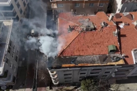 Avcılar’da korkutan çatı yangını