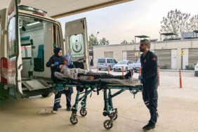 Otomobil kamyonete çarptı: 1 yaralı