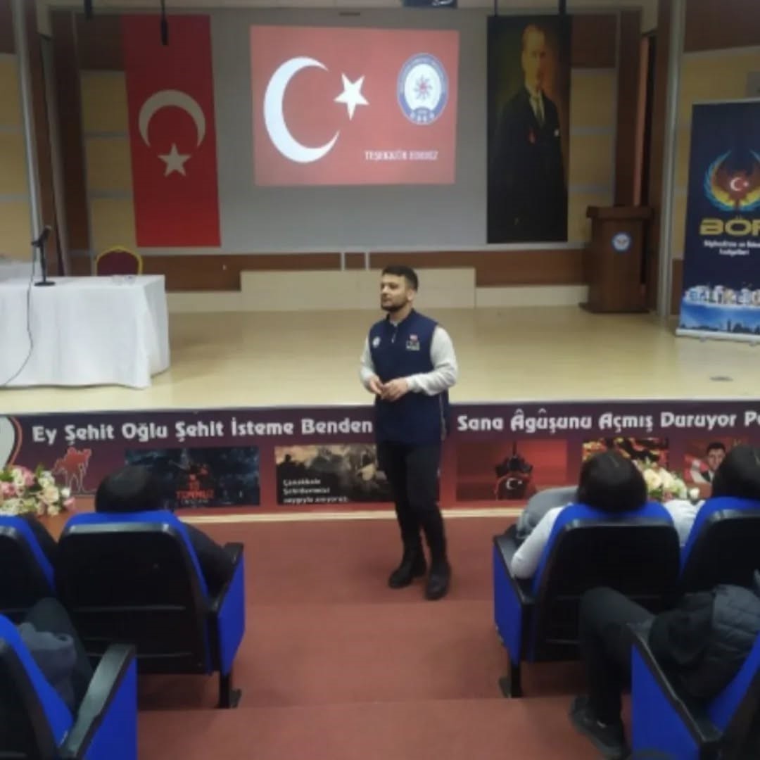 Balıkesir’de "Gençlik ve Güvenli Gelecek" konferansı düzenlendi
