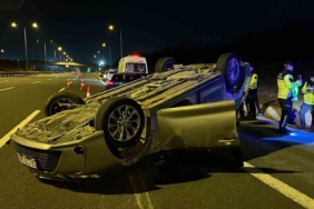 Önündeki otomobile arkadan çarpan araç takla attı: 2’si çocuk 5 yaralı