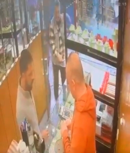 Beyoğlu’nda altın tacı çalmış, "sevgilim alamadı" demişti: Aynı kuyumcu 2 yıl önce sahte altın dişle böyle dolandırılmış