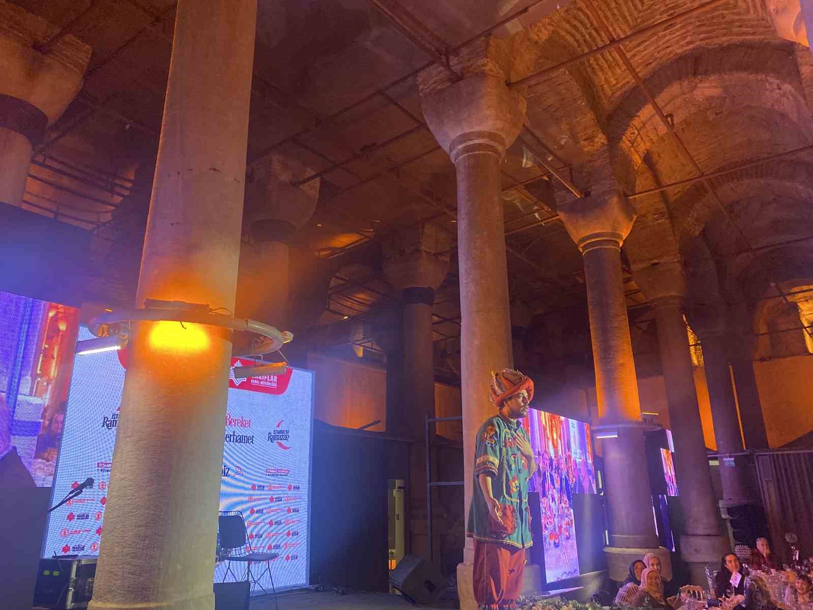 Tarihi Binbirdirek Sarnıcı iftarda vatandaşları ağırlıyor