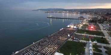 Tekirdağ’da sahilde 11 bin kişilik dev iftar