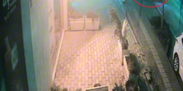 Otomobille gelip kurşun yağdırdılar...O anlar kamerada